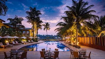 Outdoor pool, pool loungers