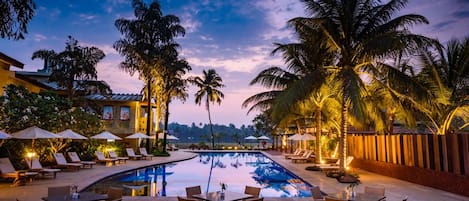 Outdoor pool, sun loungers