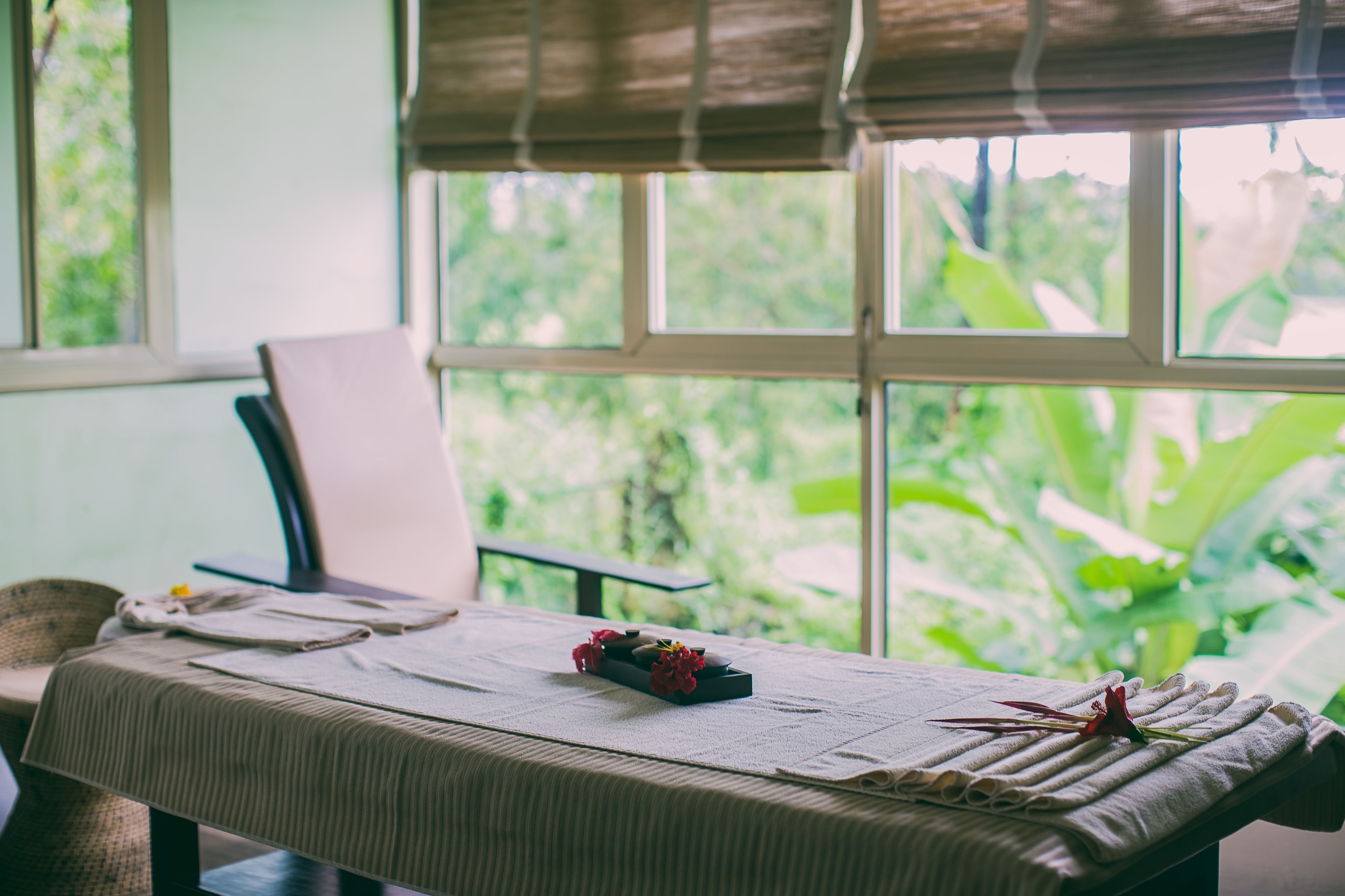 雙人療程室、蒸氣室、身體療程、體膜護理、修手甲/腳甲、按摩服務