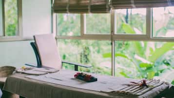 Couples treatment rooms, steam room, body treatments, body wraps