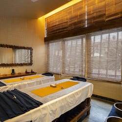 Couples treatment room(s), steam room, body treatments, body wraps