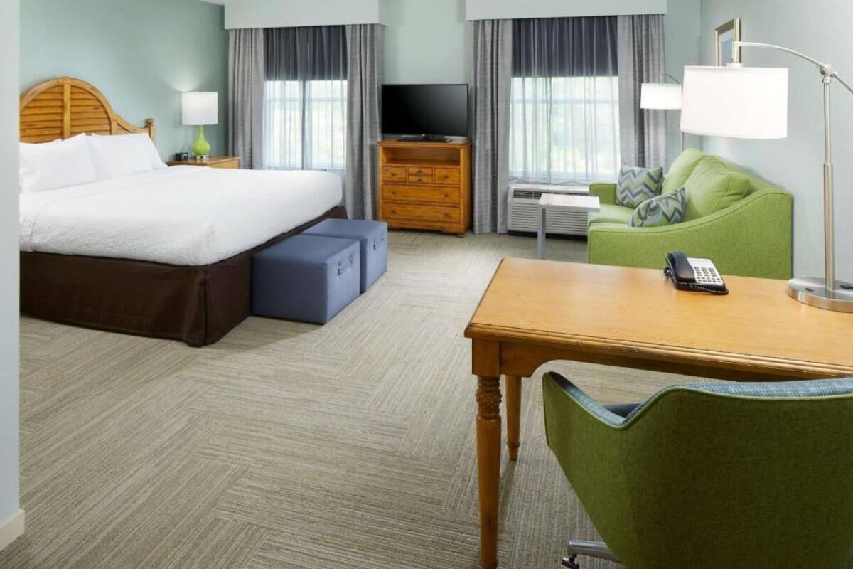 Premium bedding, down comforters, in-room safe, desk