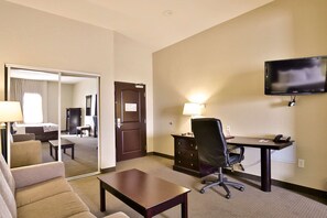Suite, 1 très grand lit et 1 canapé-lit | Literie de qualité, bureau, espace de travail pour ordinateurs portables
