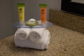 淋浴/浴缸二合一、毛巾