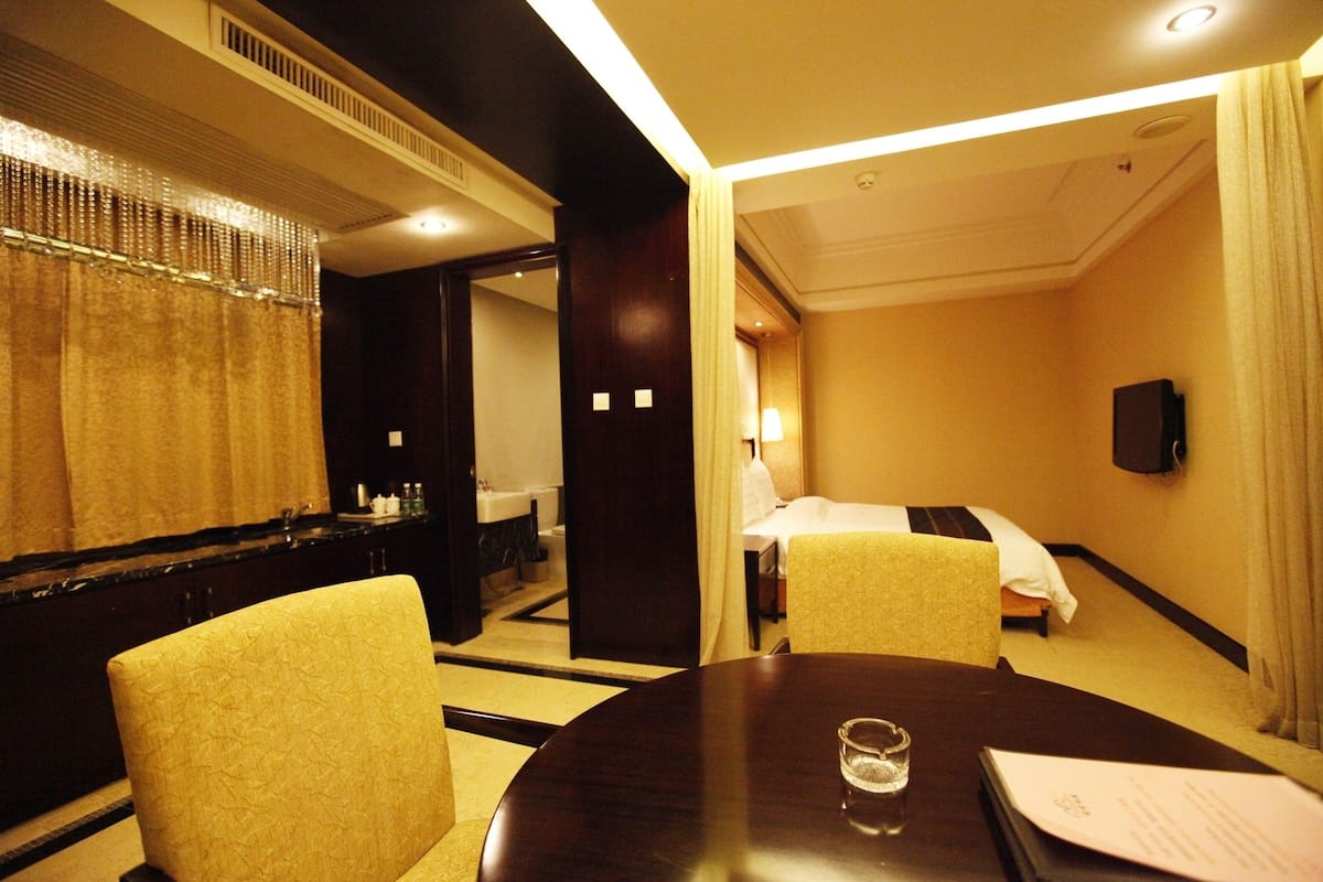 Superior Room | In-room dining