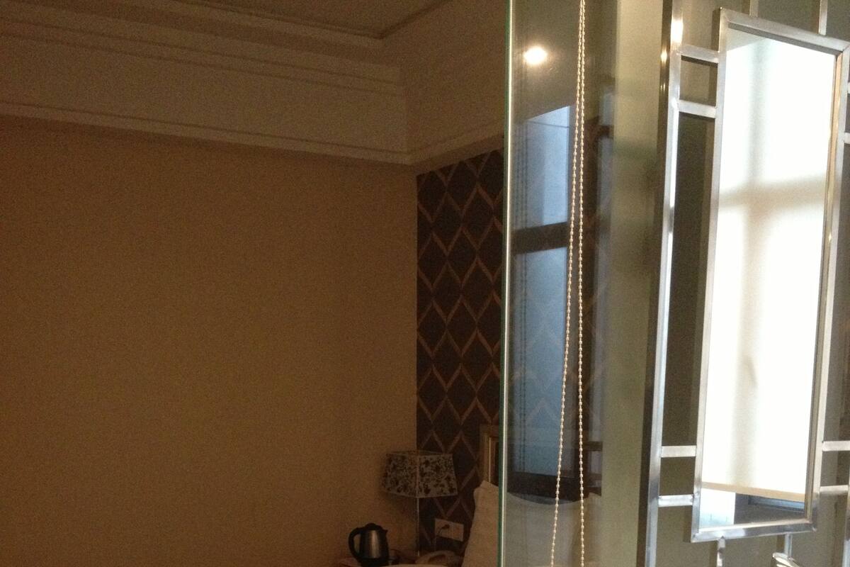 Elite Room, 1 Double or 2 Single Beds | Minibar, in-room safe, alarm clocks