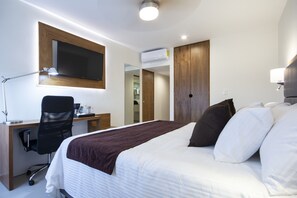 Edredón, camas con pillow-top y caja de seguridad en la habitación