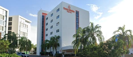 Fachada de la propiedad