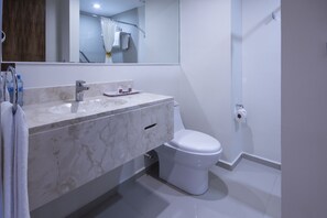 Dusche, Regendusche, kostenlose Toilettenartikel, Haartrockner