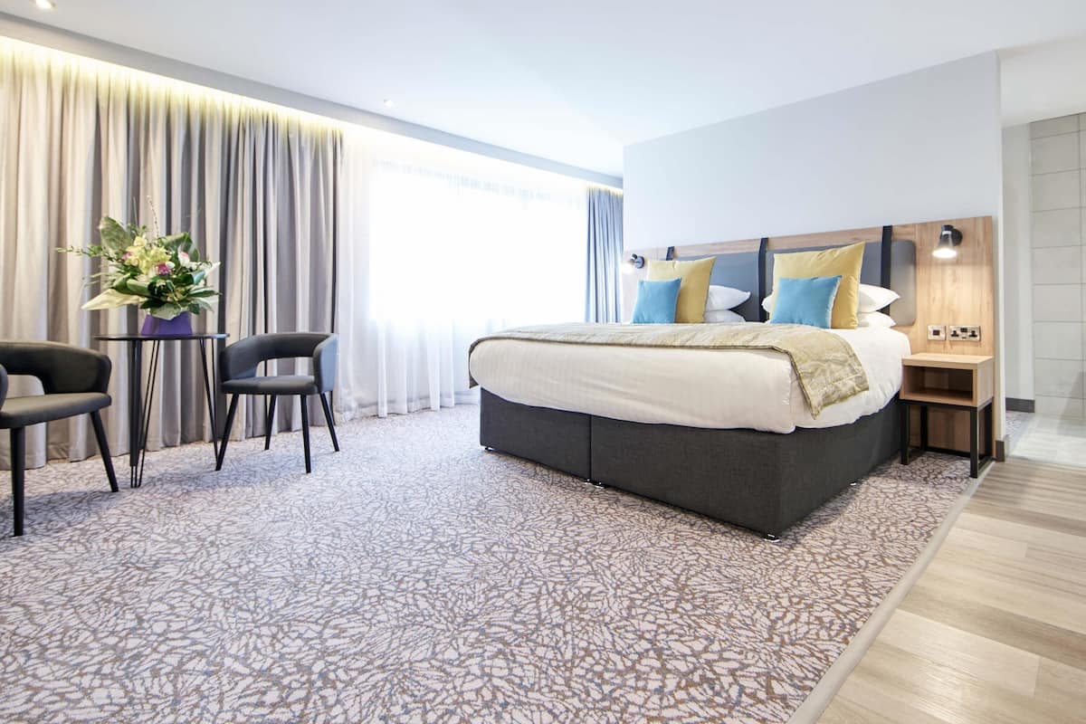 Privilege, Habitación junior, 1 cama King size | Caja de seguridad en la habitación, escritorio y insonorización