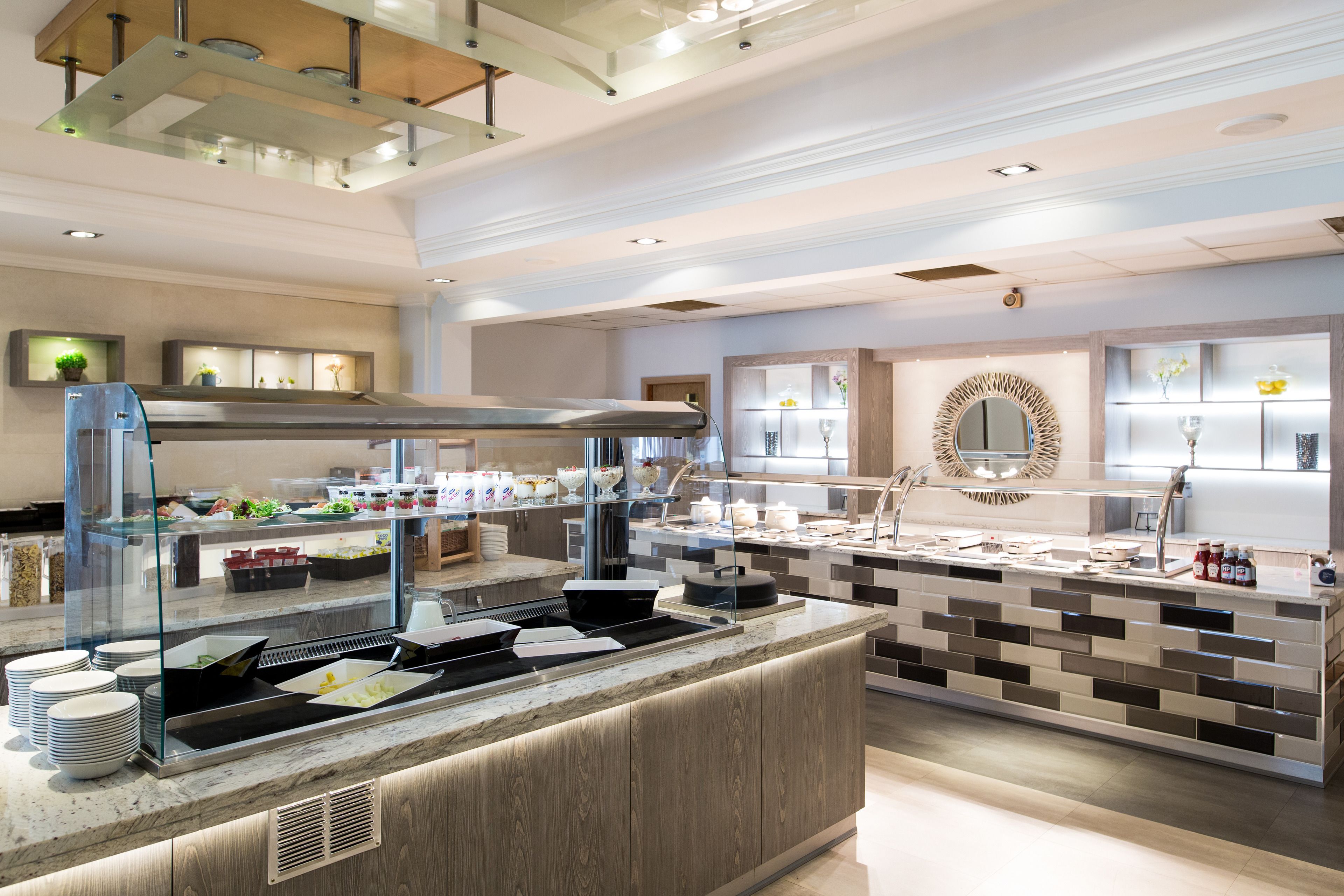 Daily buffet breakfast (GBP 17.00 per person)