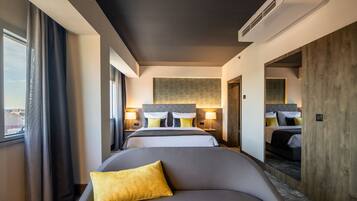 Studiosvit Junior - 1 queensize-sÀng - luftkonditionering | Allergitestade sÀngklÀder, bÀddmadrasser och minibar