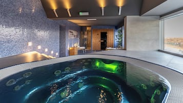 Sauna, hot tub, steam room