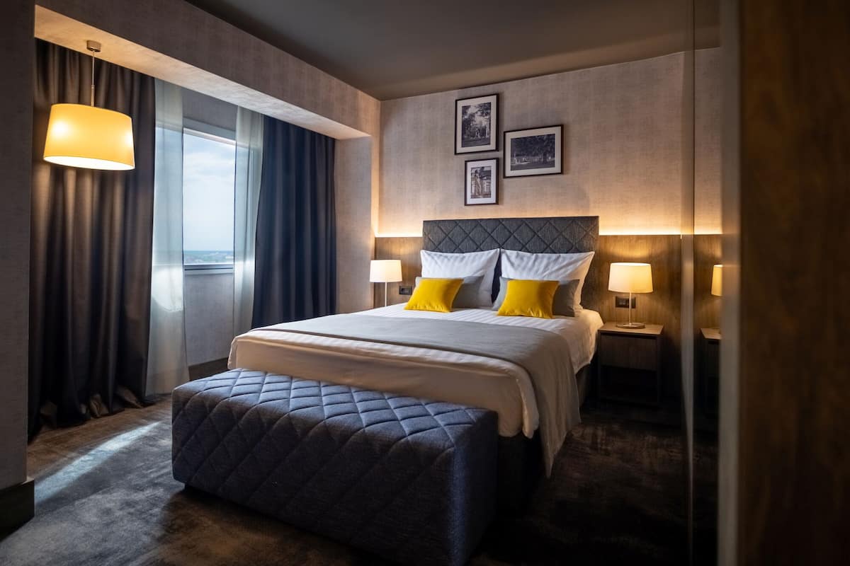 business double room | 1 bedroom, hypo-allergenic bedding, pillow-top beds, minibar
