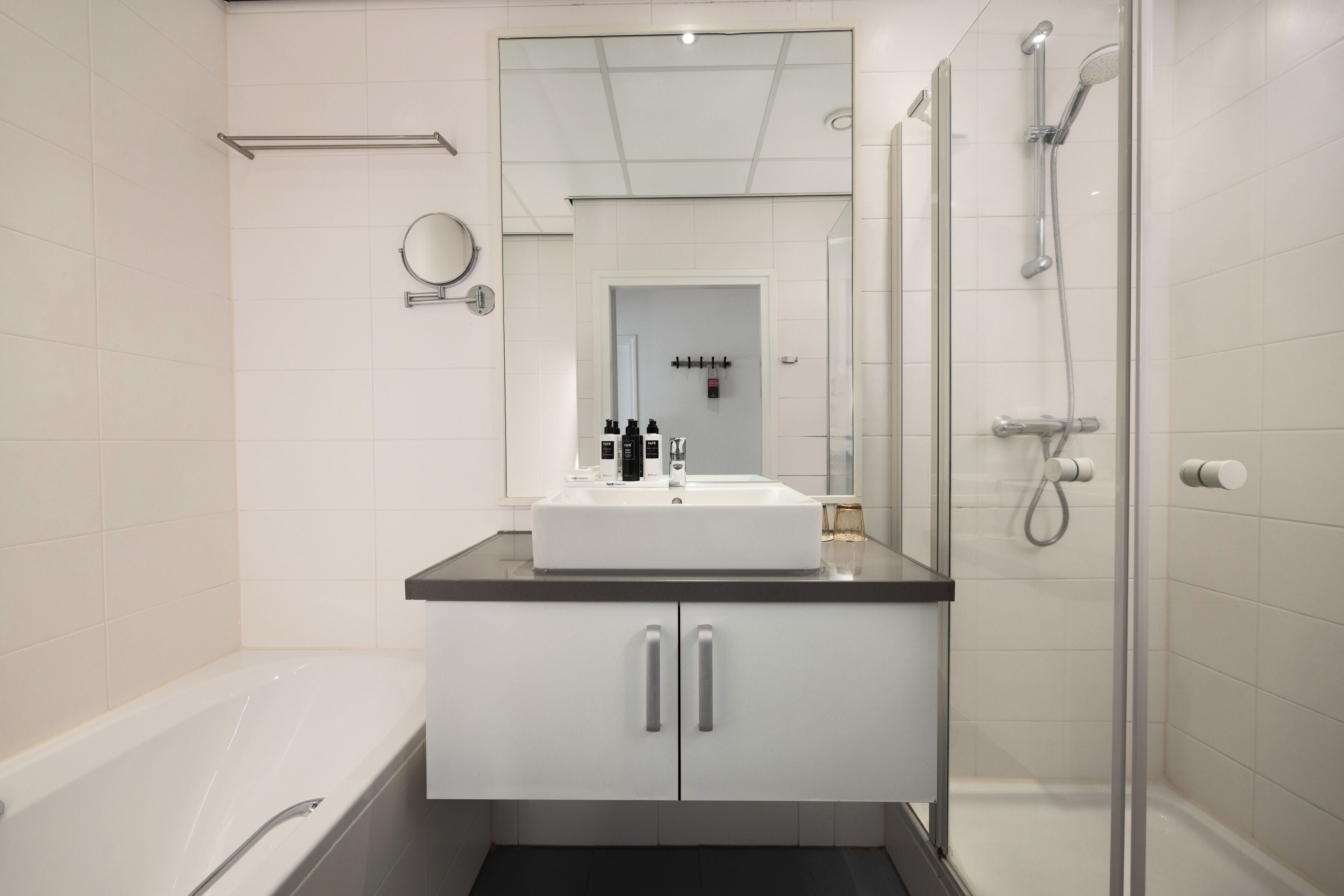 family room, sea view | bathroom | separate bathtub and shower, eco-friendly toiletries, hair dryer, towels