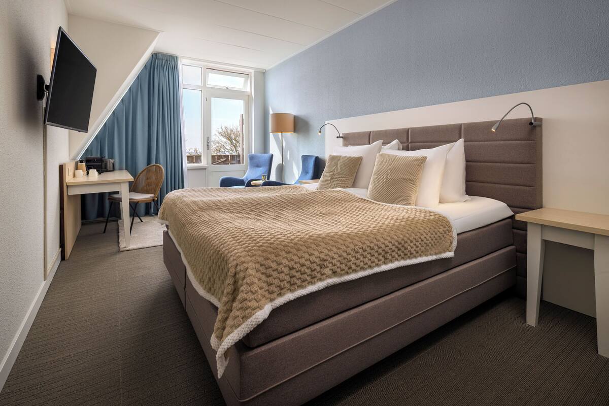 Habitación doble superior, vistas al mar | Escritorio, wifi gratis, ropa de cama