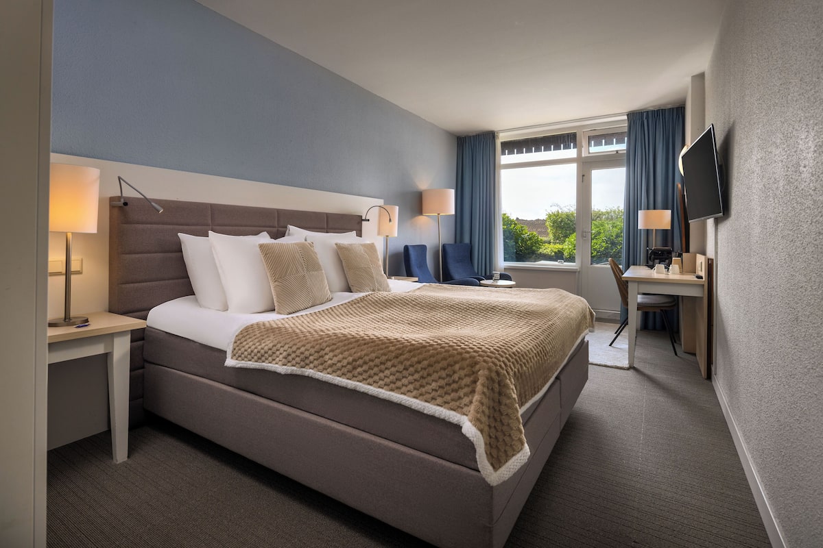 Superior Double Room, Garden View | Desk, free WiFi, bed sheets