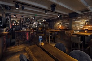 Déjeuner et dîner servis sur place