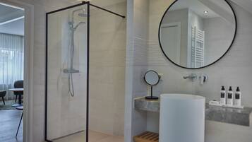 Superior Double Room | Bathroom
