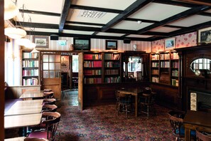 Library - Hotel Bishops Arms, Köping (Köping)