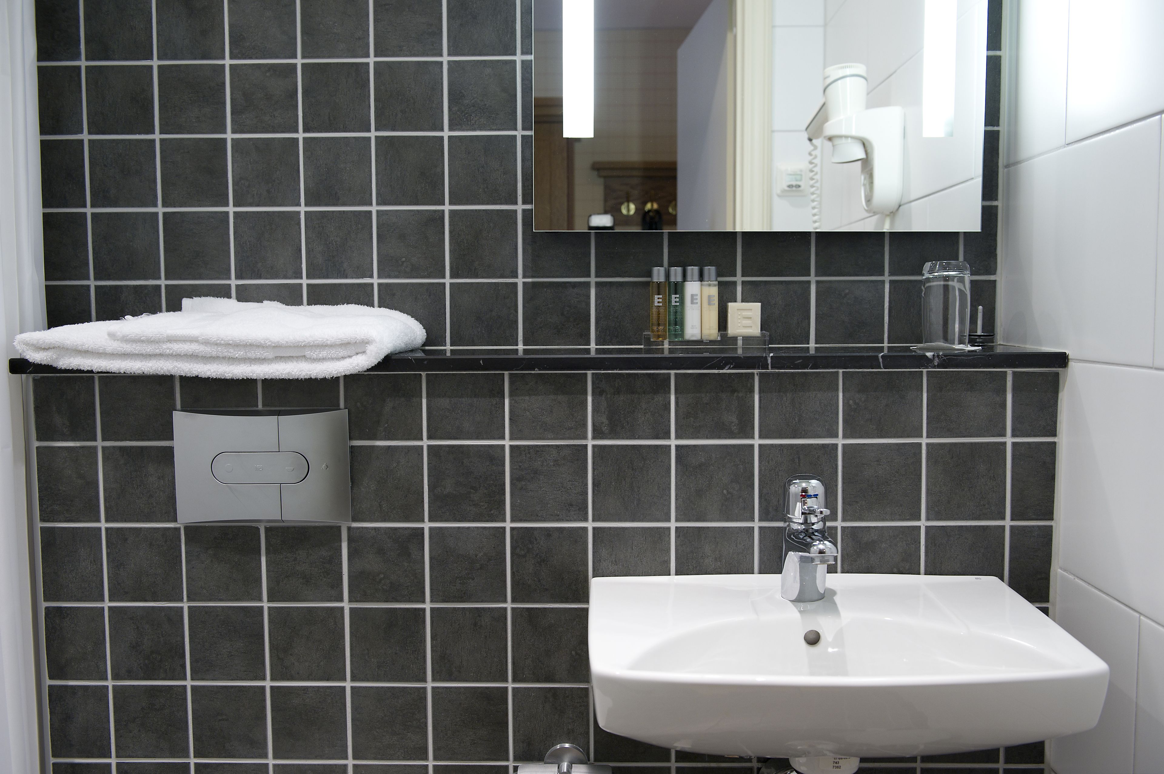 shower, free toiletries, hair dryer, towels