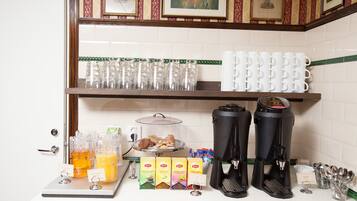 Free daily buffet breakfast