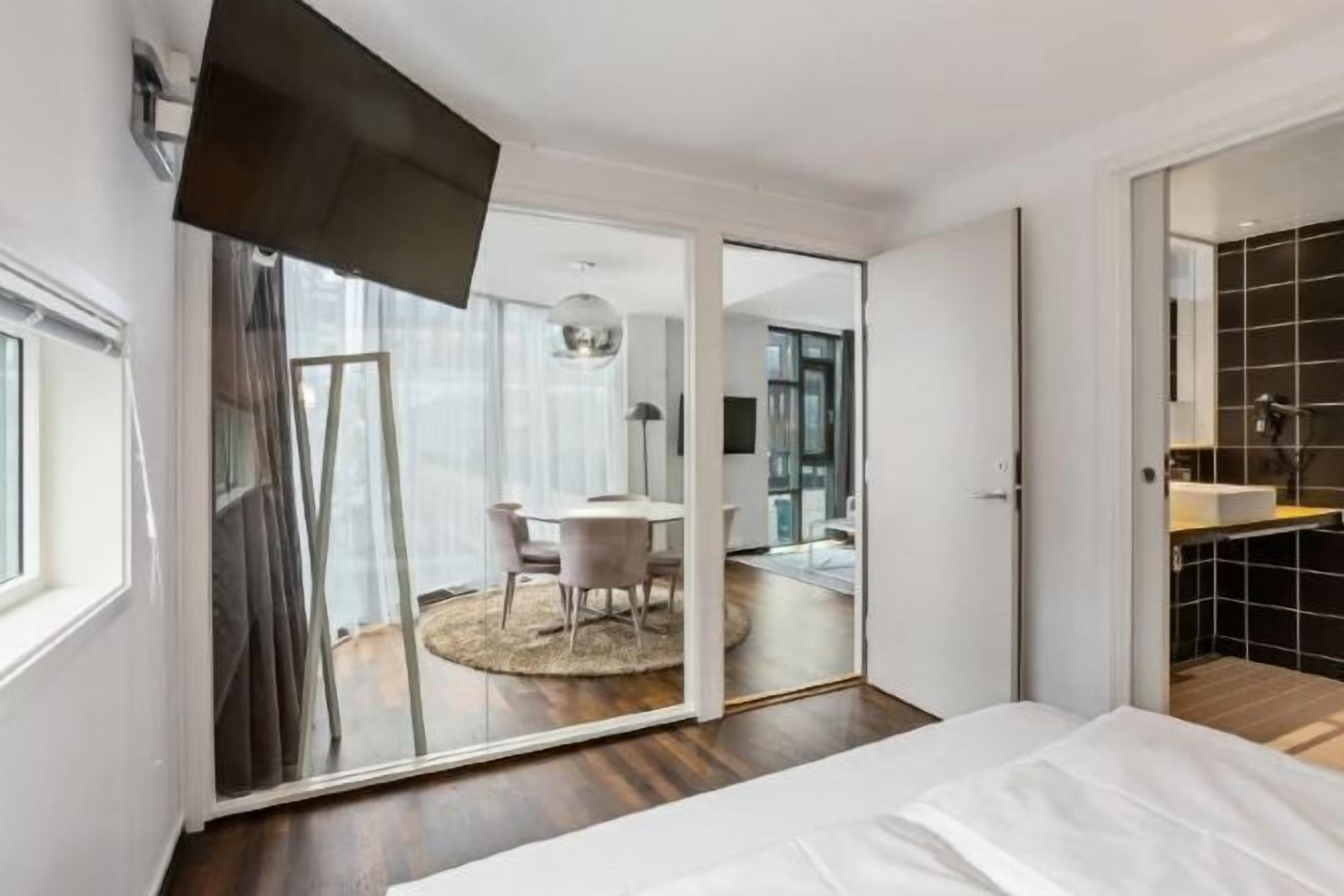 In-room safe, desk, soundproofing, bed sheets