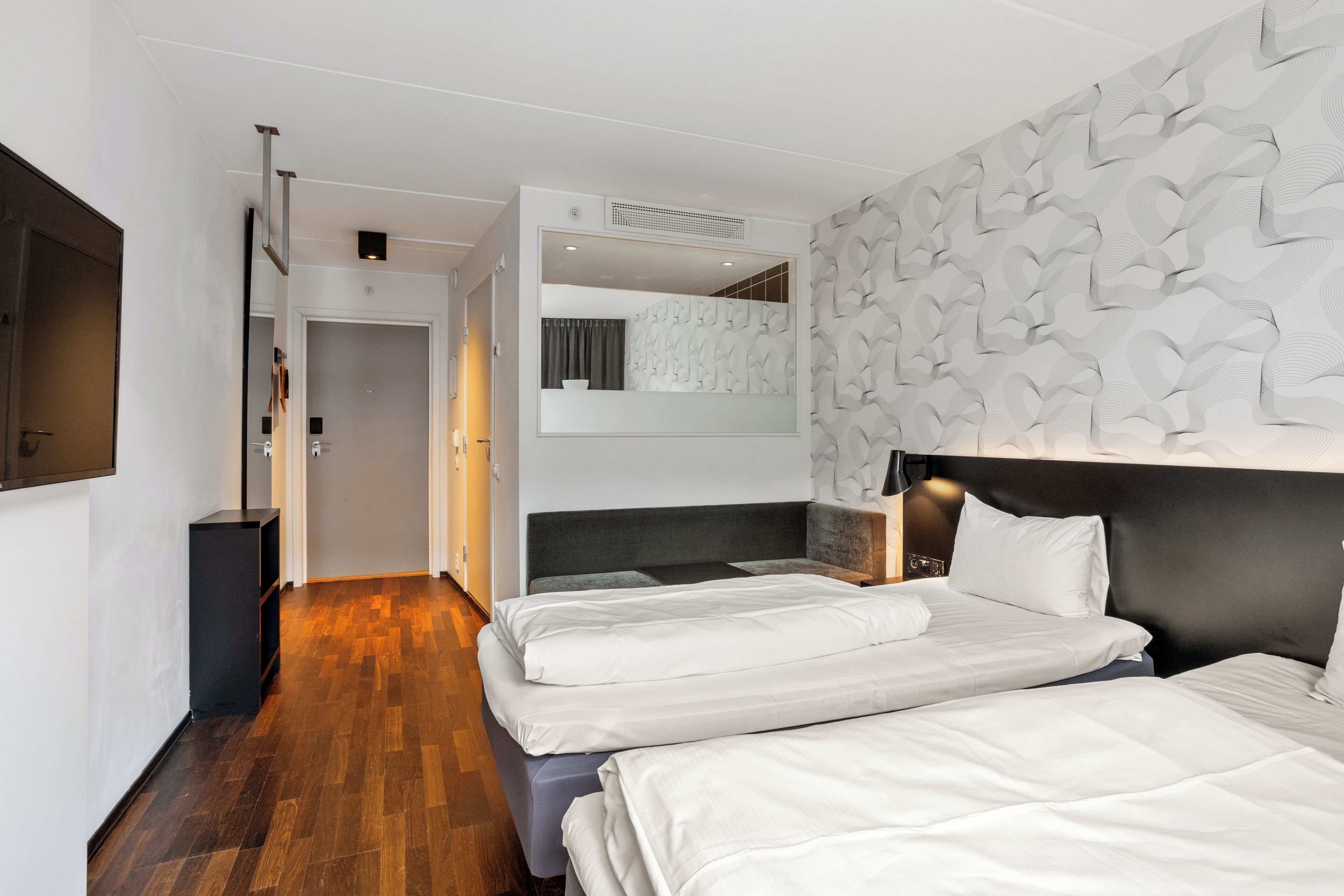 Standard Room, 2 Twin Beds, Non Smoking | In-room safe, desk, soundproofing, bed sheets