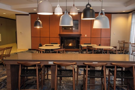 Free daily continental breakfast . Fairfield Inn & Suites by Marriott Lewisburg