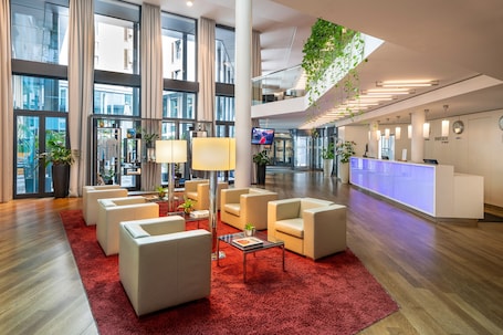 Reception. INNSiDE by Meliá Dresden