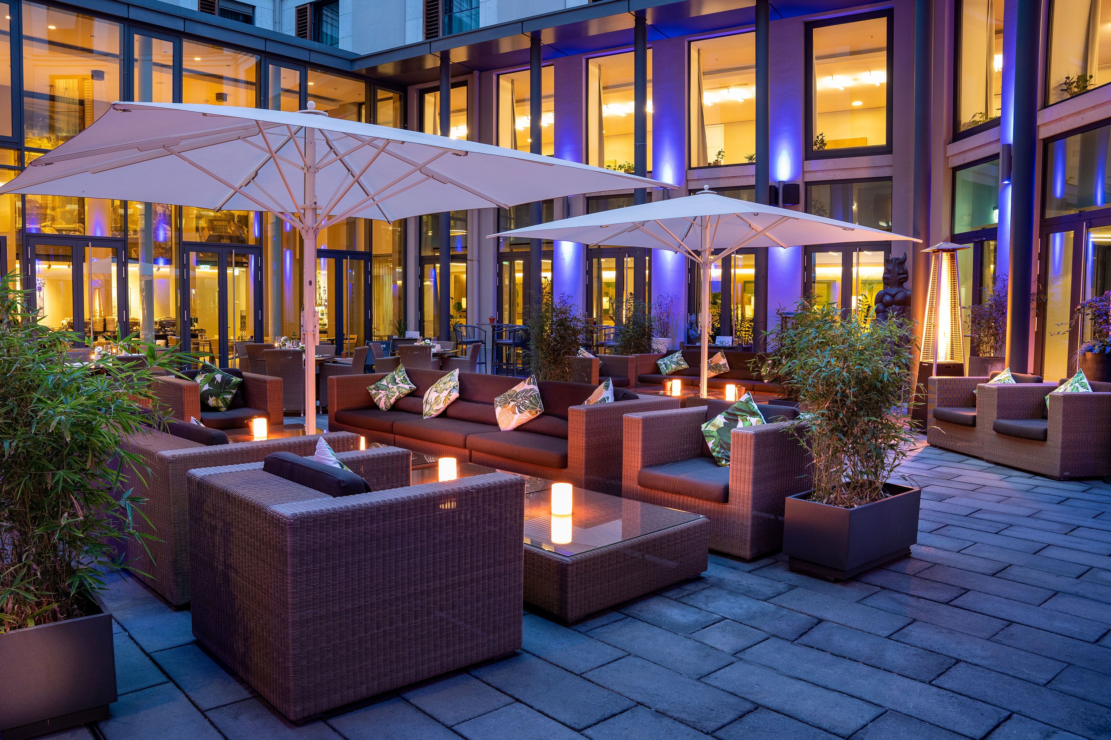 breakfast and dinner served, international cuisine