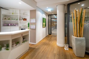 Salas de tratamiento para parejas, un sauna, baño turco