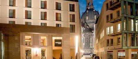 Façade de l’hébergement - soirée/nuit