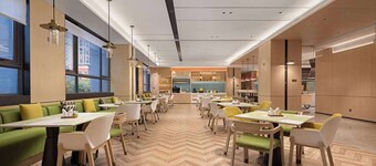 Zhujiangyuan Hotel - Kunming