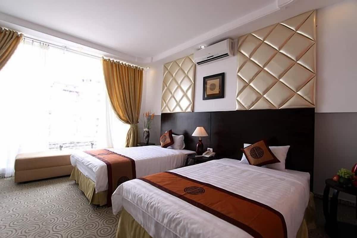 Deluxe Room, 1 Double or 2 Twin Beds | Minibar, in-room safe, desk, soundproofing
