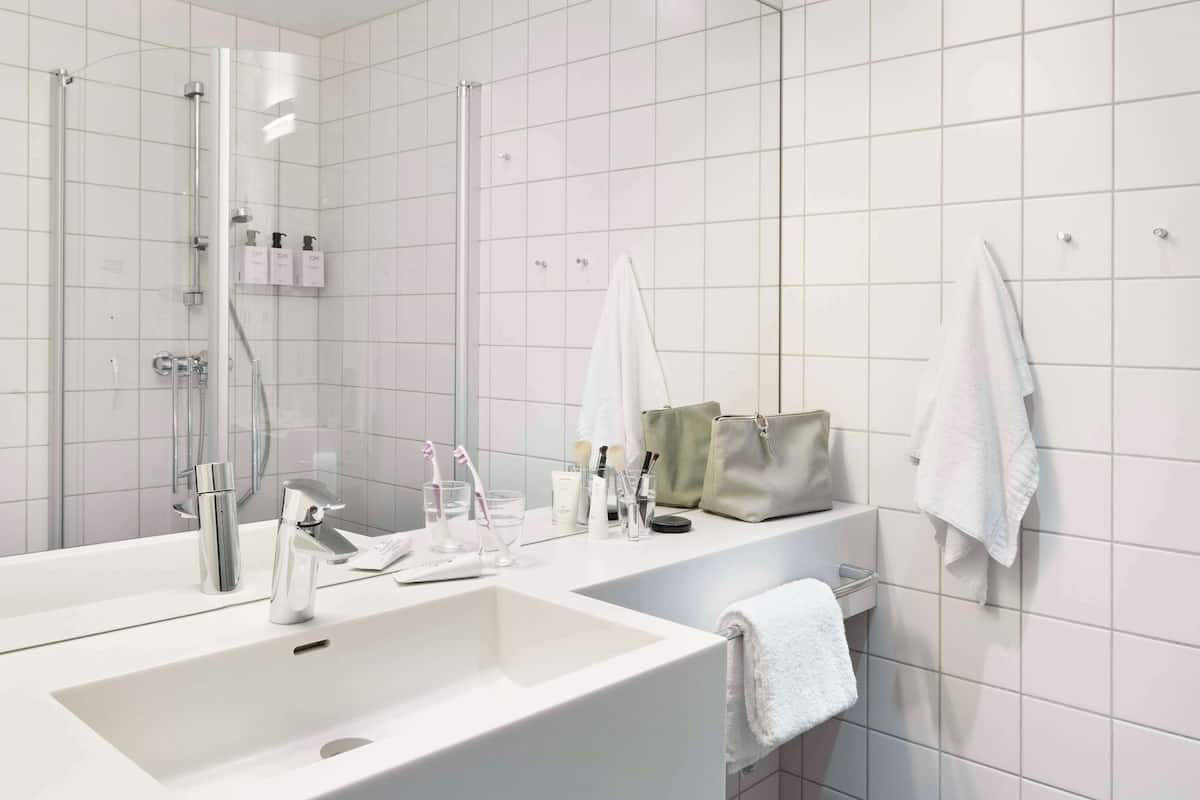 superior double room | 1 bedroom, in-room safe, desk, soundproofing