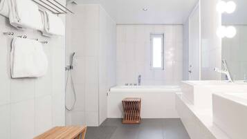 Junior Suite | In-room safe, desk, soundproofing, iron/ironing board