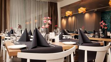 Bữa sáng buffet hàng ngày (200 NOK/mỗi người)