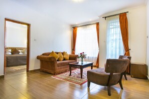Standard Double Room | Living room | 48-inch flat-screen TV with digital channels, TV - Lukenya Getaway (Athi River)