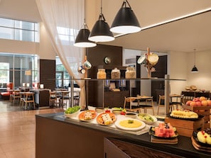 Petit déjeuner buffet (55 AED par personne)