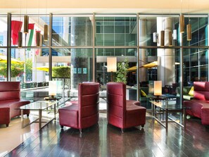 Coin salon dans le hall