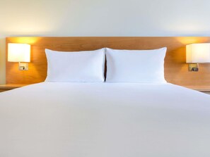 Chambre Standard double, 1 lit double | Coffre-fort, bureau, système d’insonorisation, fer et planche à repasser