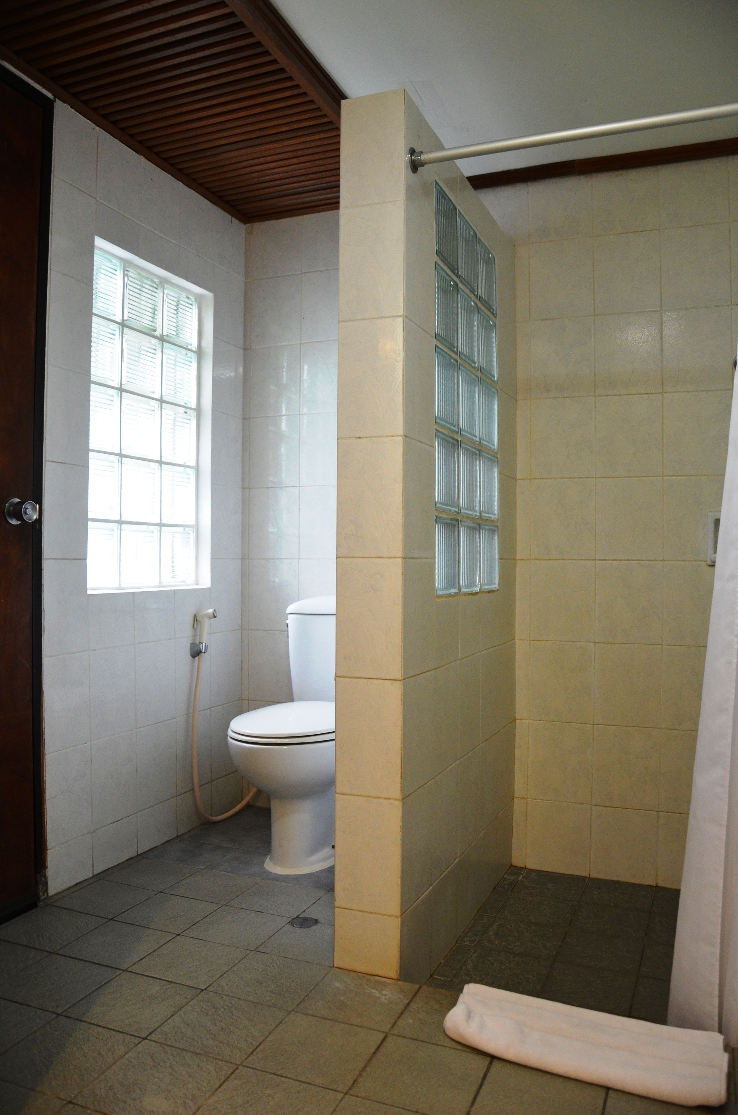 shower, free toiletries, hair dryer, slippers