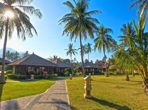 Premium bedding, minibar, in-room safe, desk - Merumatta Senggigi Lombok (Senggigi)