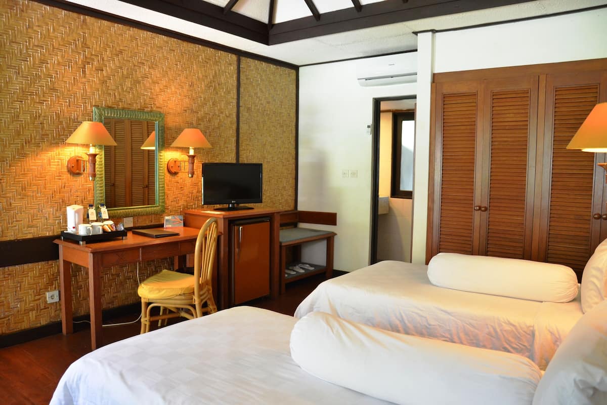 Premium bedding, minibar, in-room safe, desk