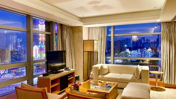 Suite Club, 1 cama de matrimonio grande, vistas al parque | 1 dormitorio, edredones de plumas, minibar y caja fuerte