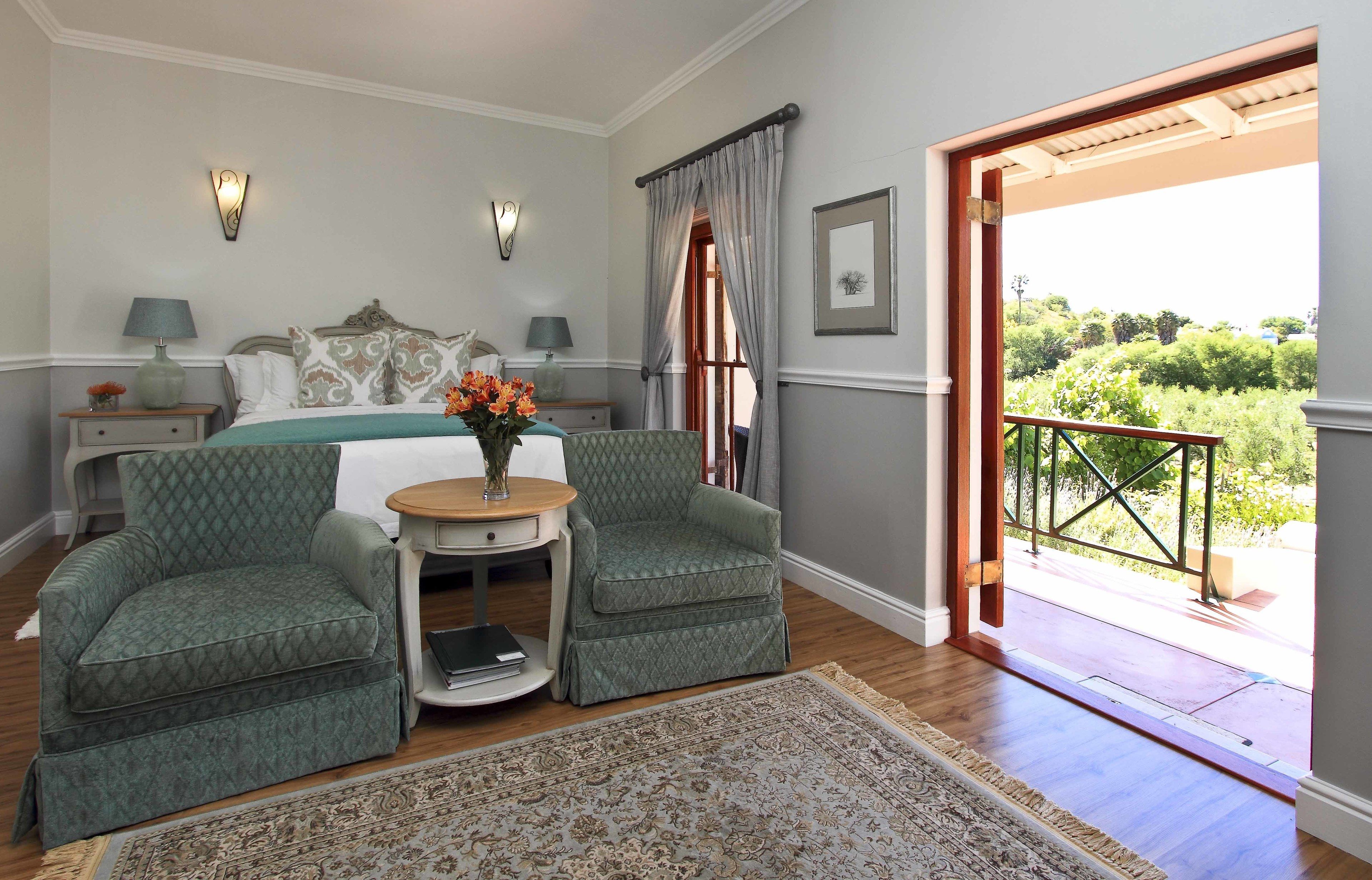 Luxury Double Room, 1 Queen Bed | Living area