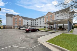 Exterior - Suburban Studios Near Camp Lejeune (Jacksonville)