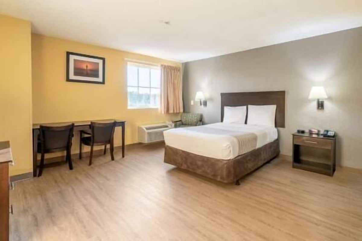 Desk, iron/ironing board, free WiFi, bed sheets