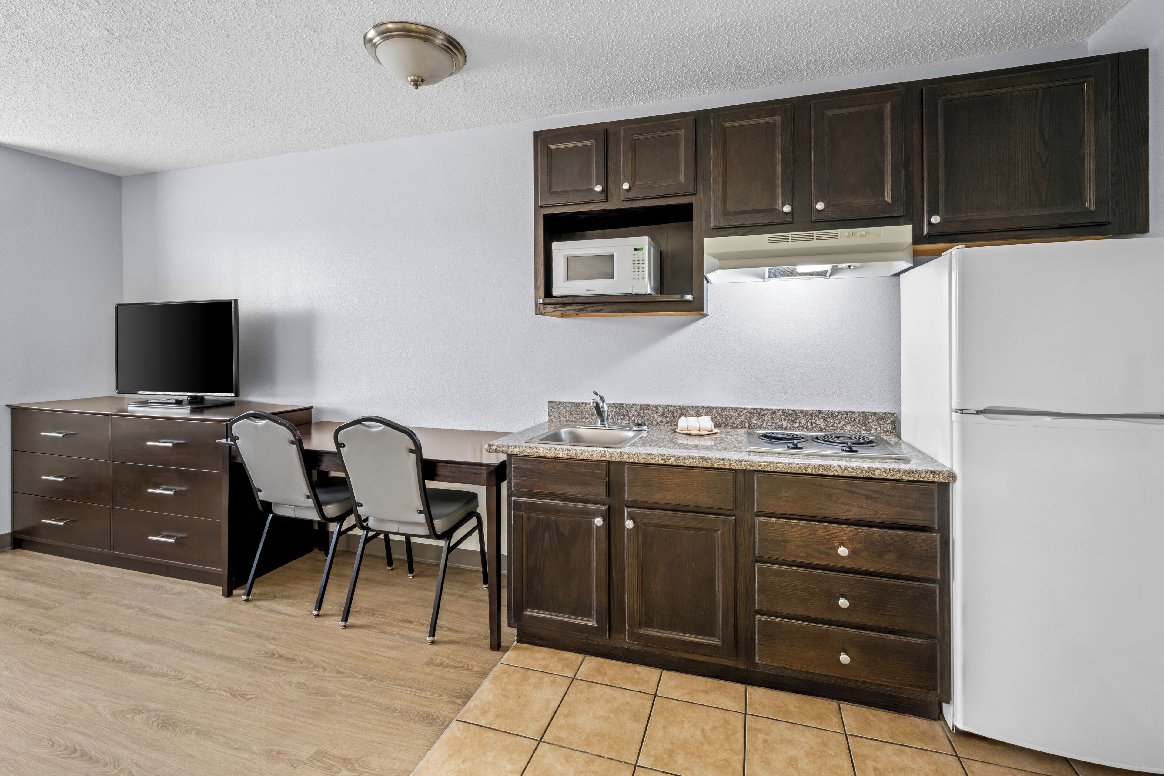 Schreibtisch, Bügeleisen/Bügelbrett, kostenloses WLAN, Bettwäsche